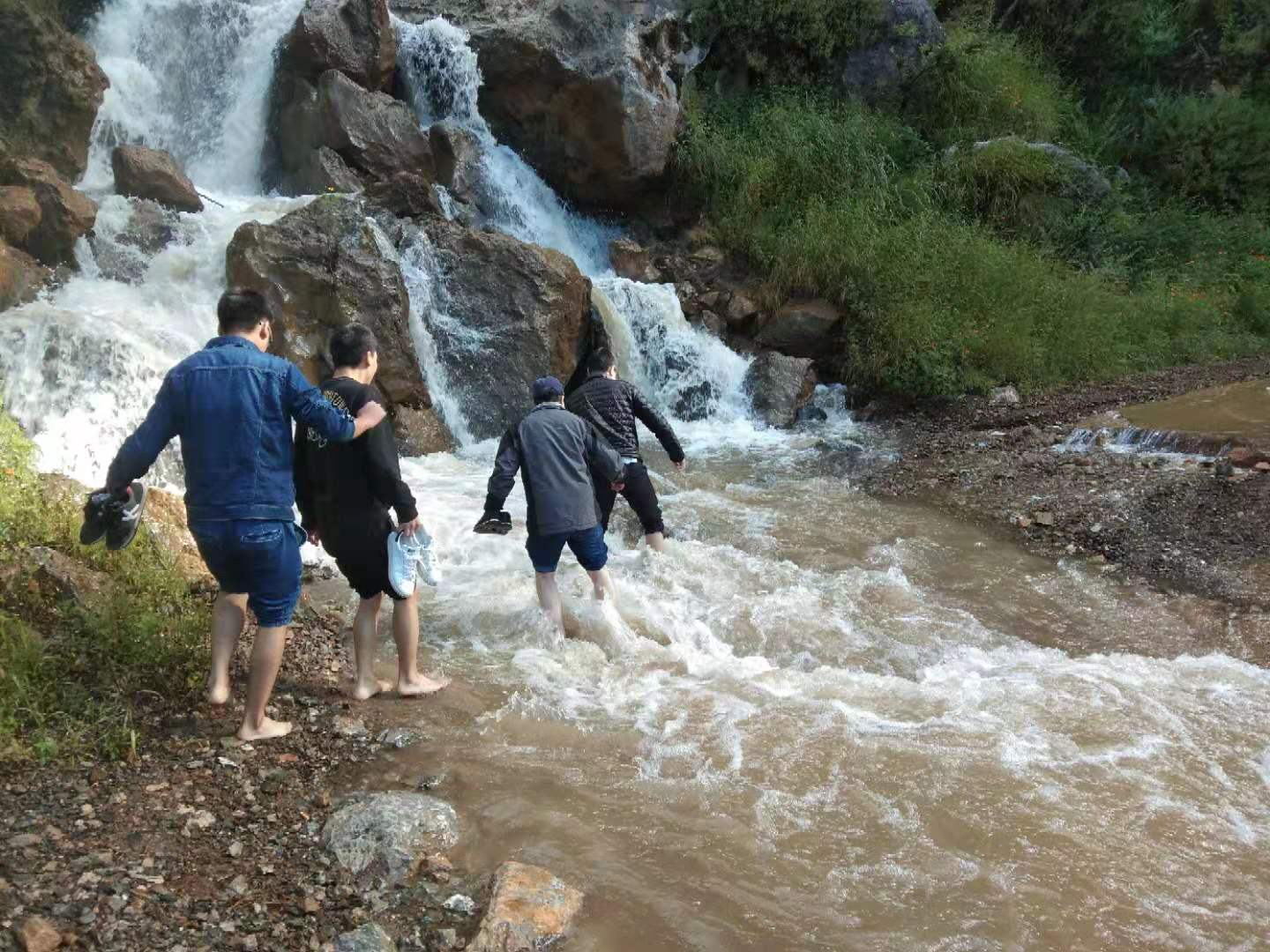 丽江市宁蒗县宜底水库看现场