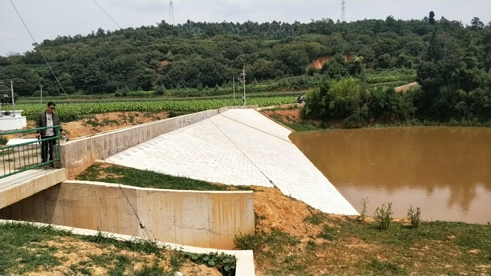 宜良老深坑坝塘扩建工程验收